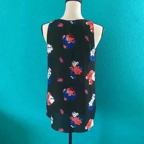 Vince Camuto black floral blouse in size xs - Picture 2 of 4